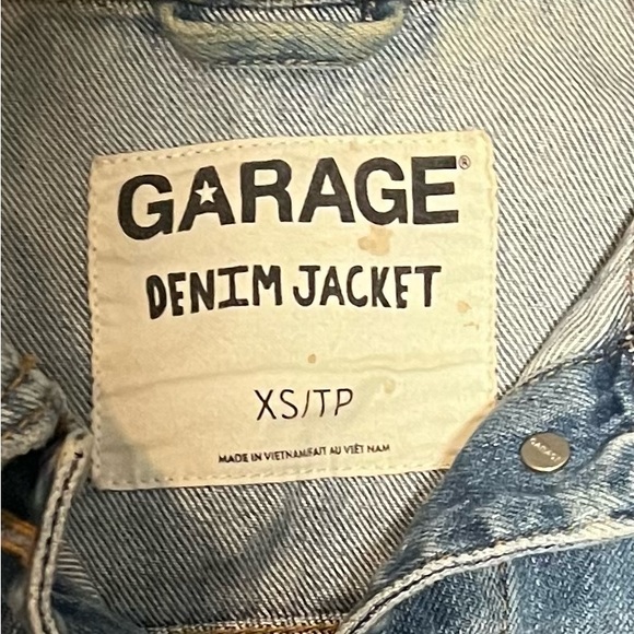 ⭐️Distressed Denim Vest Jacket - Picture 4 of 4